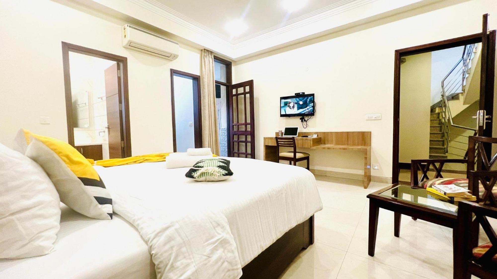 Bluo Studio4 Golf Course Road - Gym, Balcony, Lift Gurgaon Exterior photo